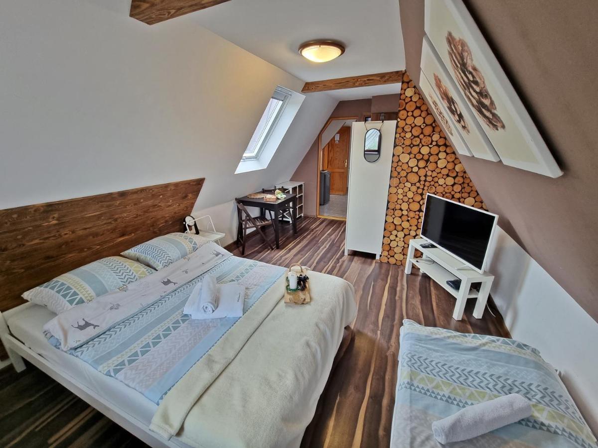 Villa Bukovinka: Forest Retreat with Ski Lifts and Thermal Baths Bukowina Tatrzanska Exterior photo